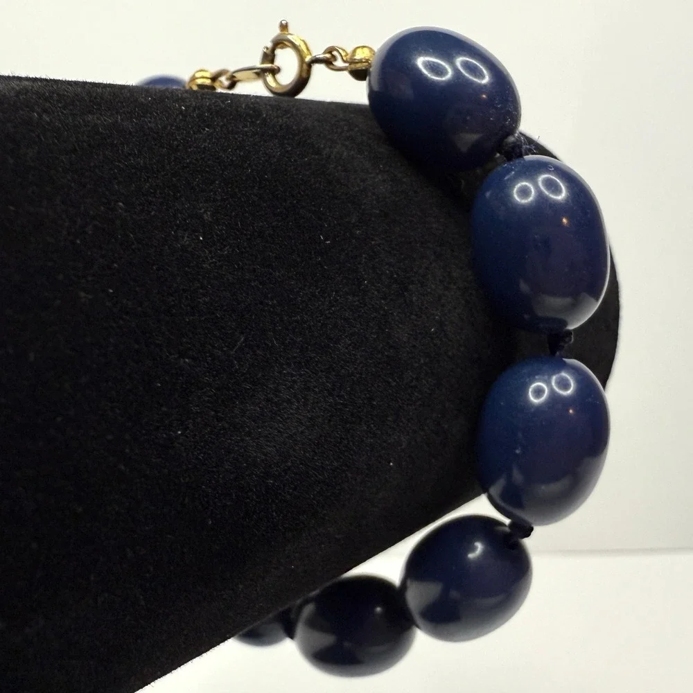 Vintage Trifari Acrylic Blue Bead Bracelet Designer Fashion Costume Jewelry 6.5